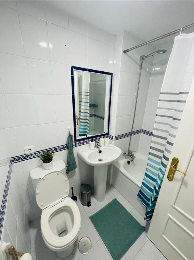 Two Bed, Two Bath Apartment With Sea Views - Angel De Miraflores مالقة المظهر الخارجي الصورة